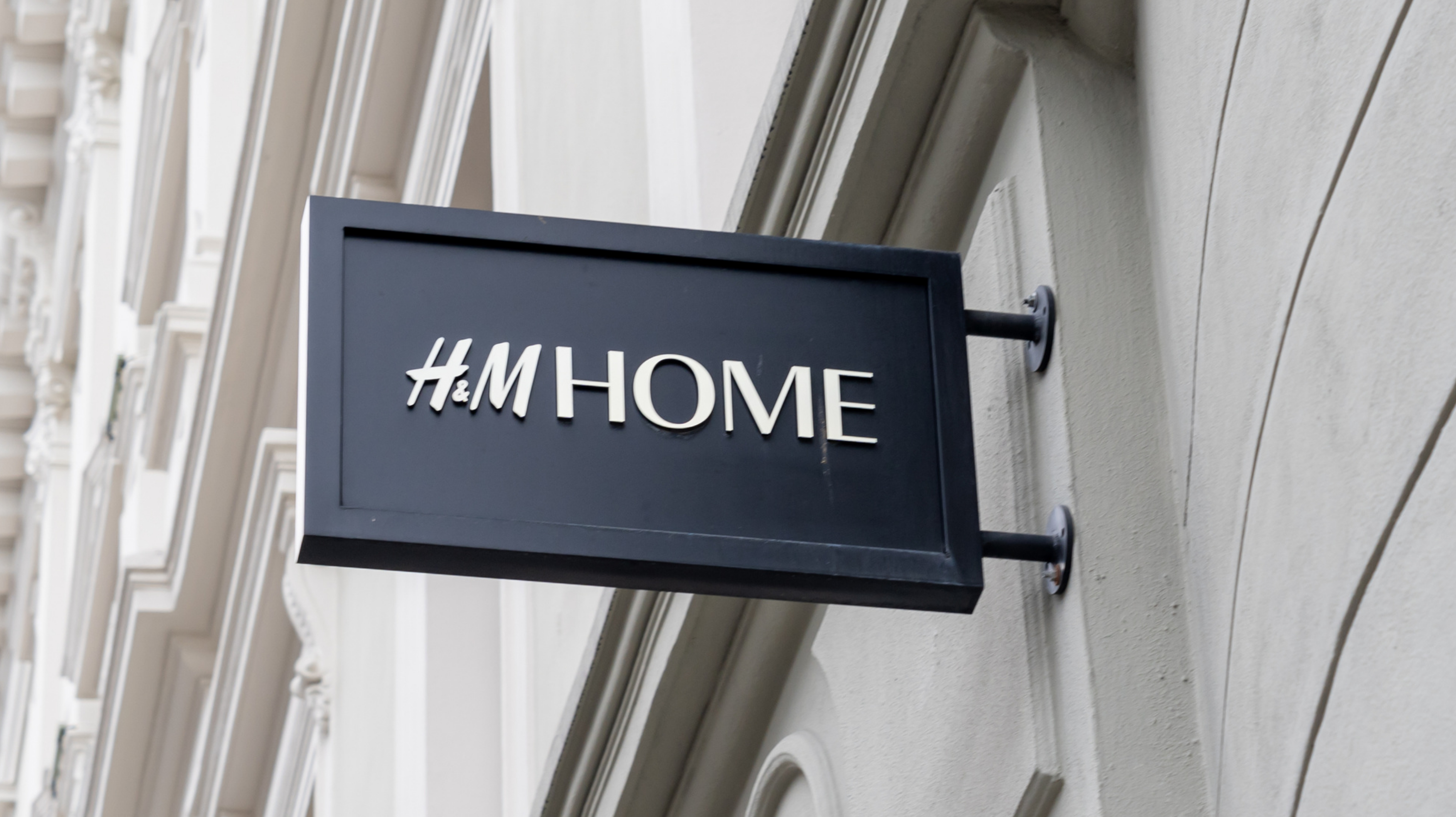 スタイリッシュで手頃な価格：H＆Mホームからの最も美しい春のデコピース