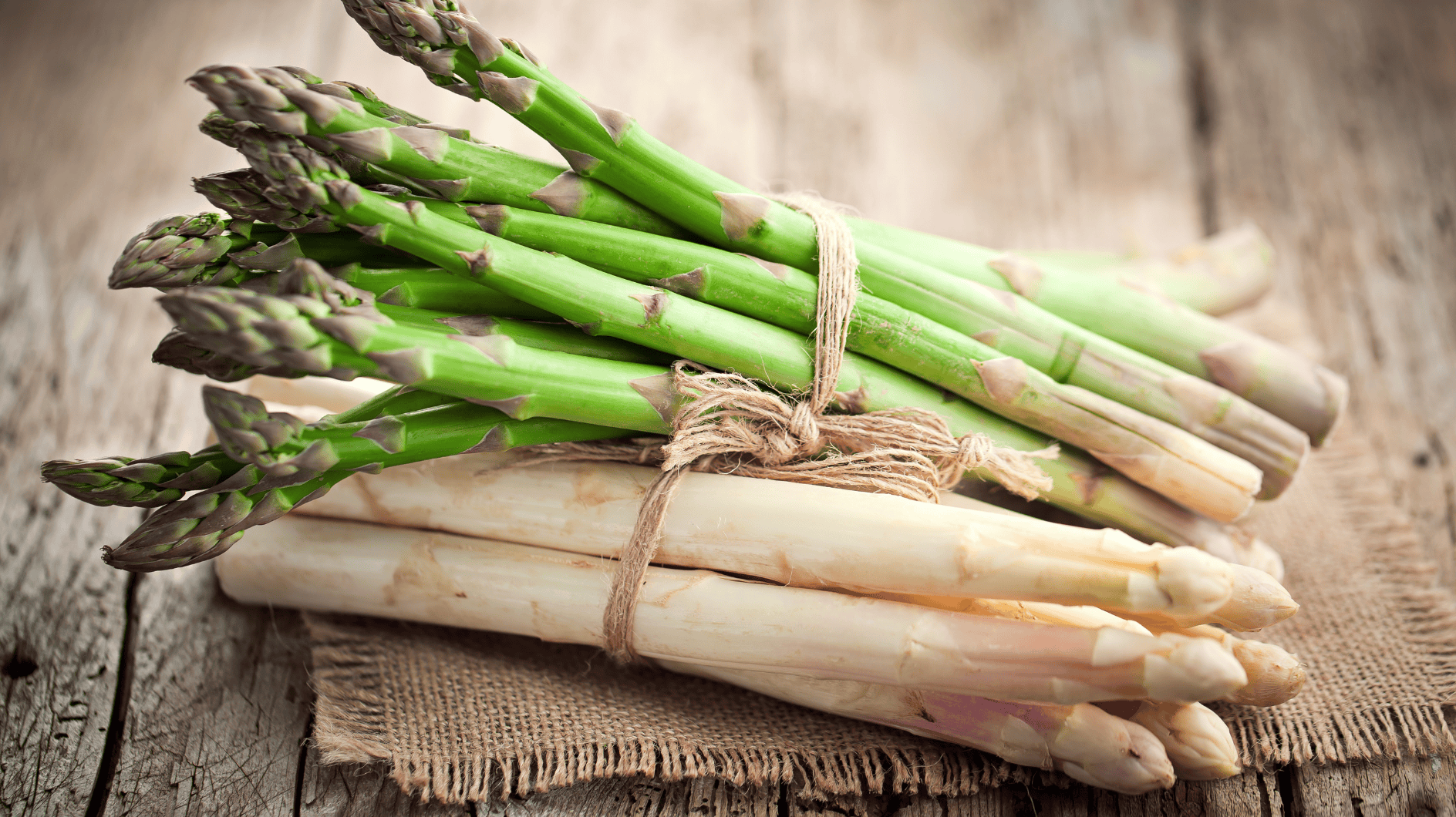 Asparagus Rawを食べる：健康的または毒性がありますか？答えは驚きです